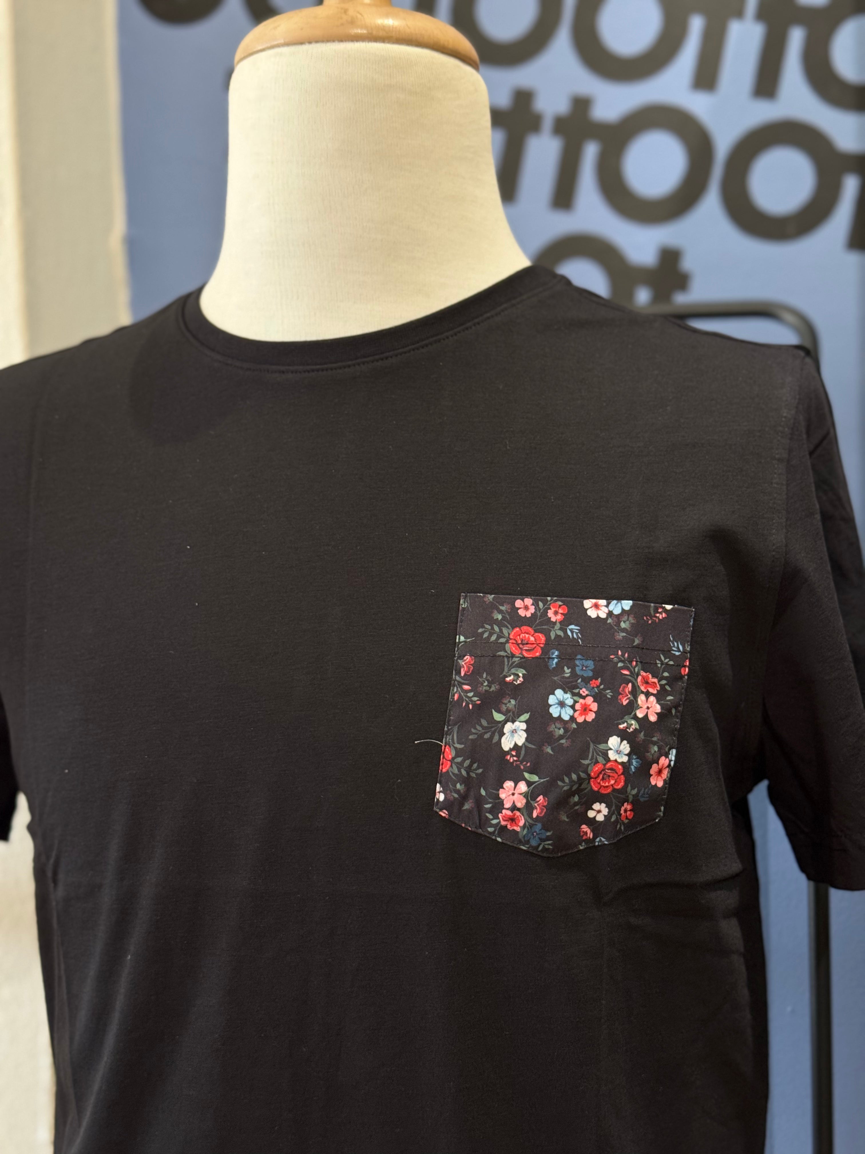 Parra Pocket Flower Tee Blk